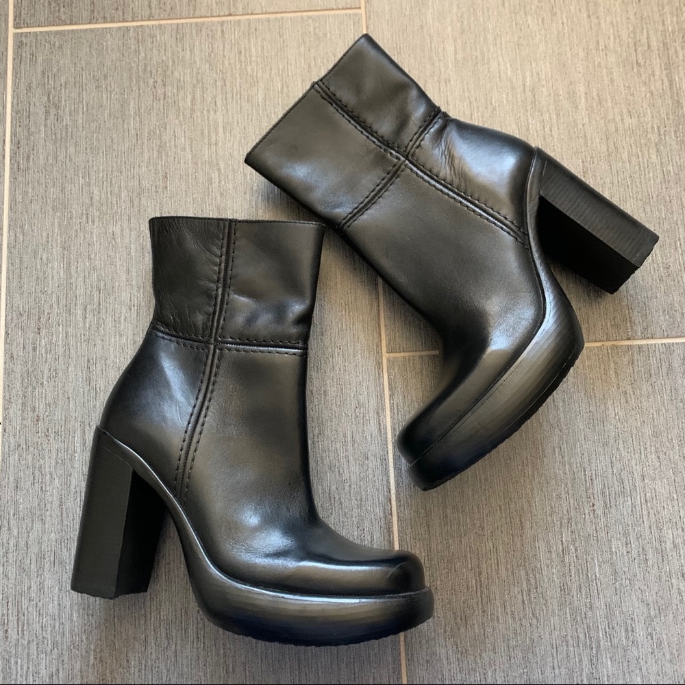 Steve Madden black leather platform boots 9 1/2 B